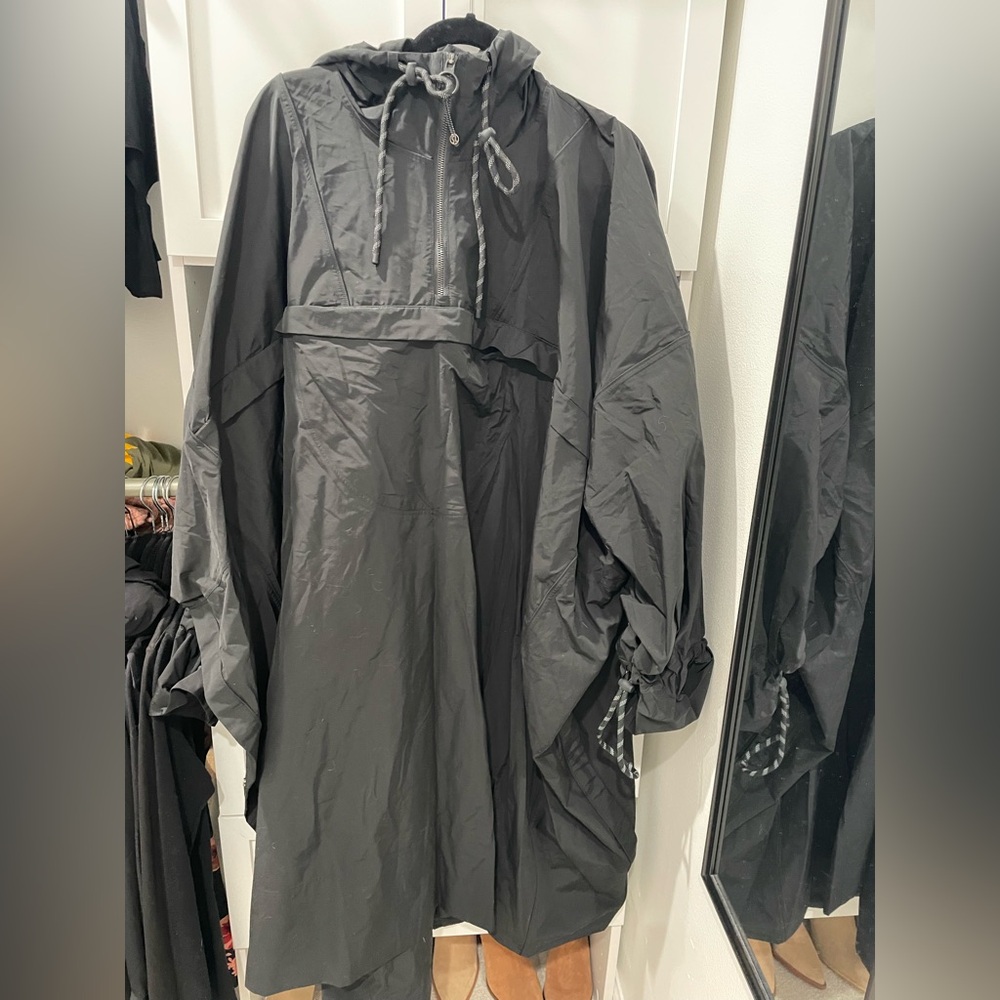 Lululemon x Roksanda Face Forward Cape